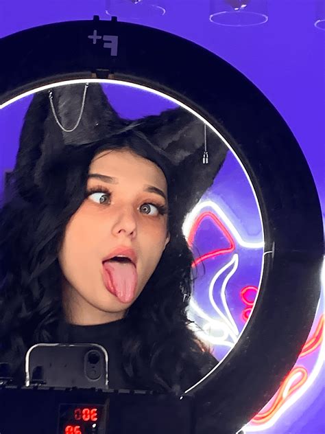 [240 MB] Luna @honeymoonlu Onlyfans Leaked Videos and .